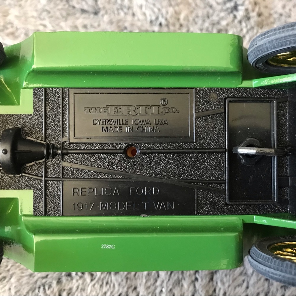 1917 Ford Model T Van: Hess Diecast Bank - Picture 6 of 6